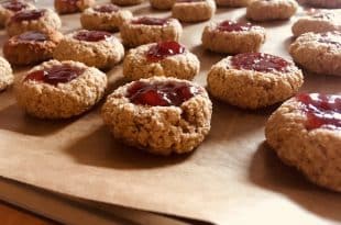 Rezept für zuckerfreie Haferplätzchen mit Marmelade