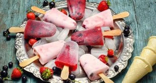 Beeren-Popsicles ohne Zucker